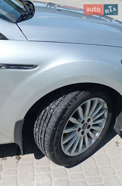 Седан Ford Mondeo 2012 в 
