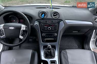 Седан Ford Mondeo 2011 в 