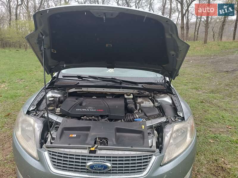 Седан Ford Mondeo 2010 в Новомосковске