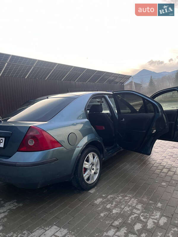 Лифтбек Ford Mondeo 2002 в Верховине