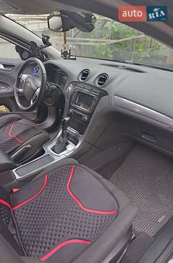 Седан Ford Mondeo 2012 в 