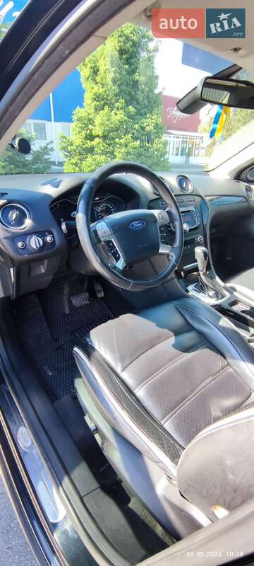 Седан Ford Mondeo 2012 в Богуславе