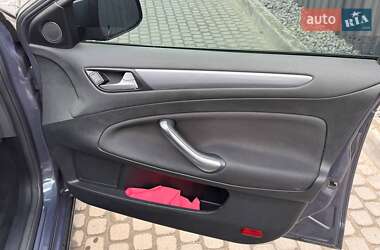 Ліфтбек Ford Mondeo 2013 в 