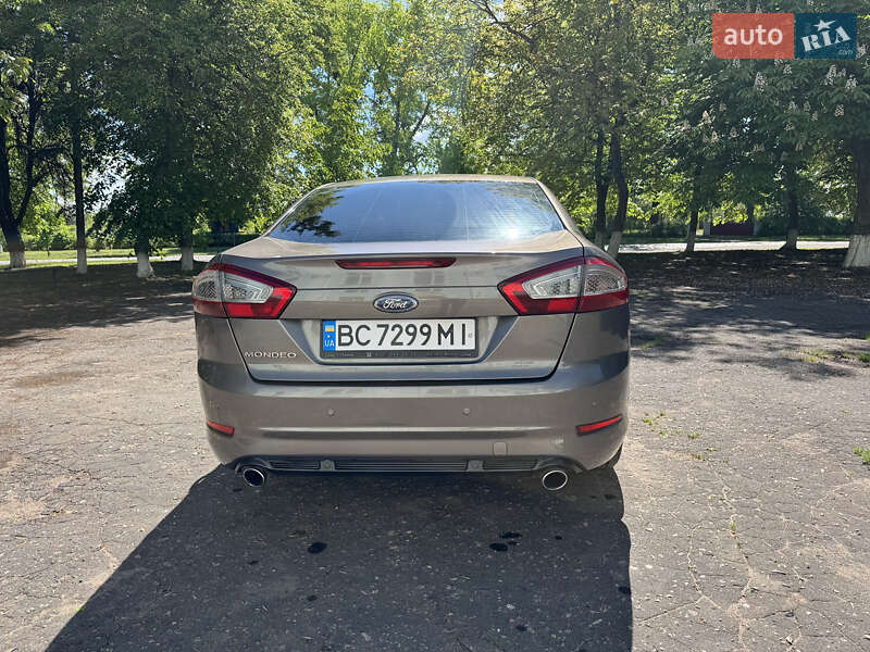 Седан Ford Mondeo 2012 в Гайвороне