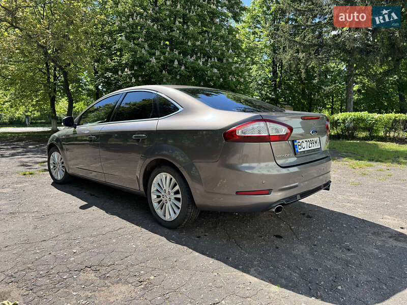 Седан Ford Mondeo 2012 в Гайвороне
