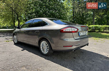 Седан Ford Mondeo 2012 в 