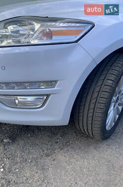 Седан Ford Mondeo 2013 в 
