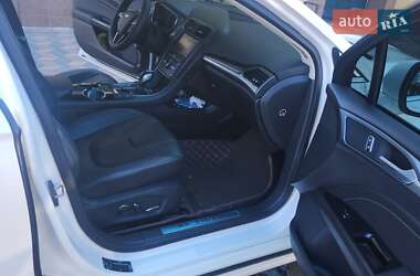 Седан Ford Mondeo 2015 в 