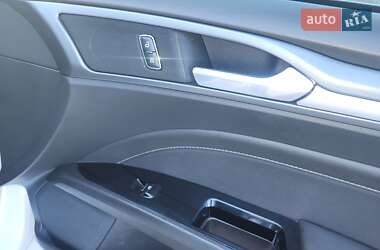 Седан Ford Mondeo 2015 в 