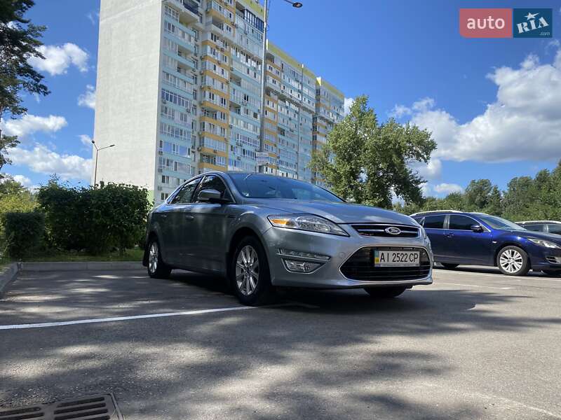 Седан Ford Mondeo 2011 в 