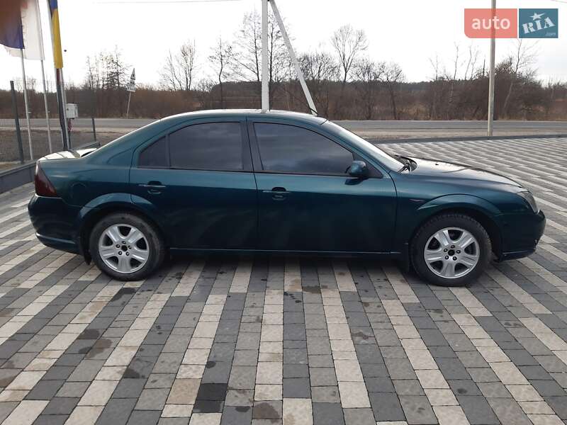 Седан Ford Mondeo 2002 в Городке