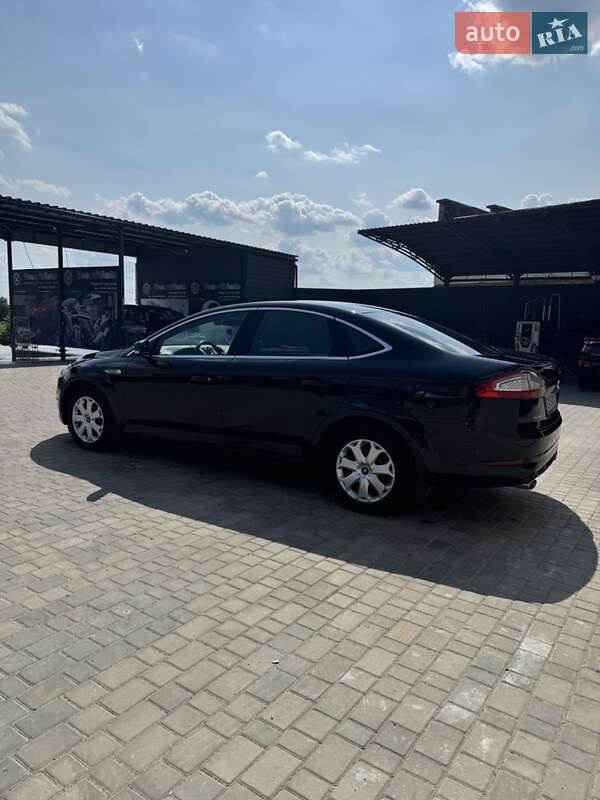 Седан Ford Mondeo 2012 в Звенигородці