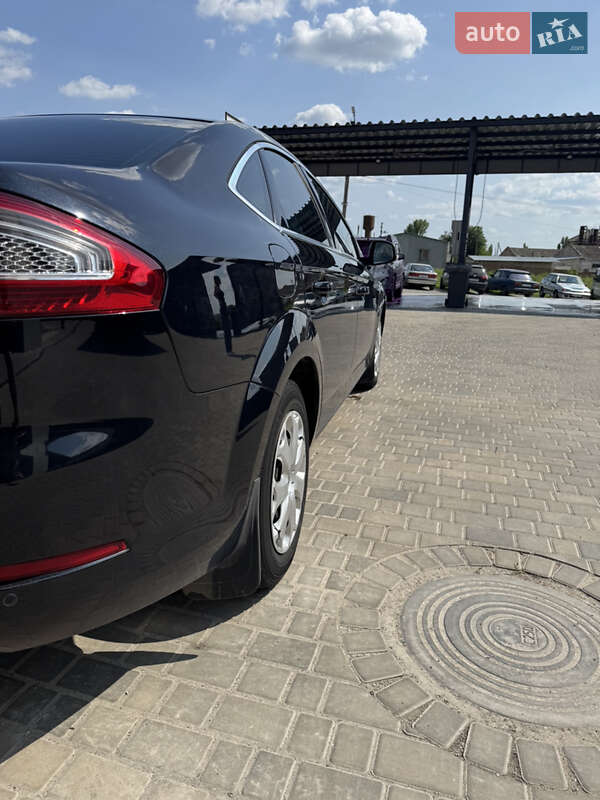 Седан Ford Mondeo 2012 в Звенигородці