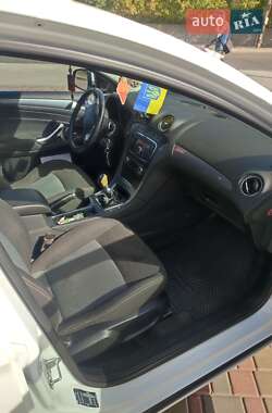 Ліфтбек Ford Mondeo 2014 в 