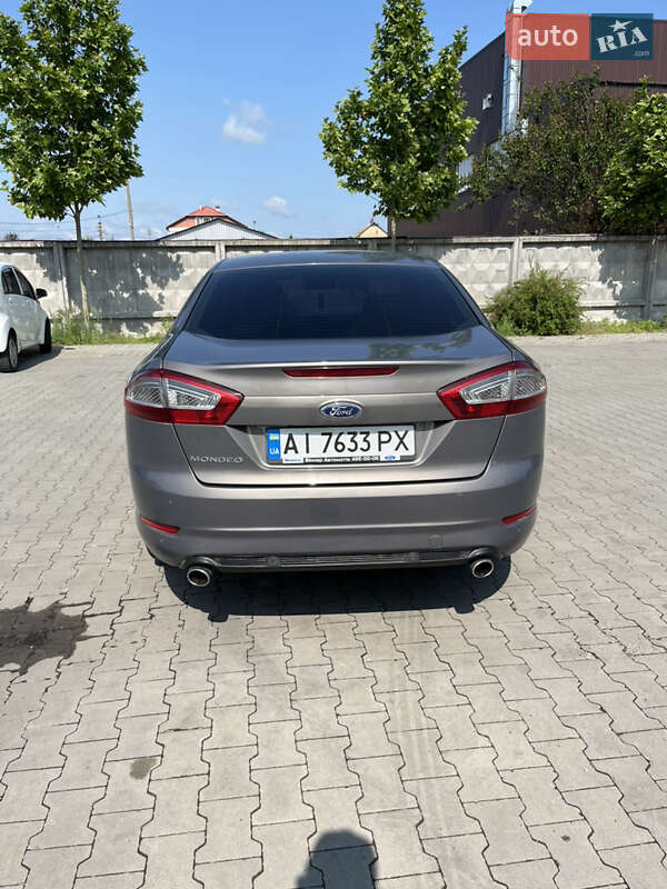 Седан Ford Mondeo 2011 в Бучі