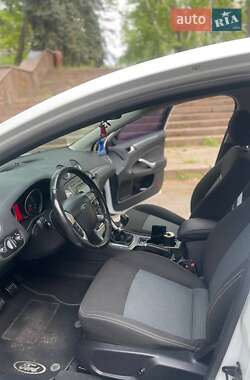 Седан Ford Mondeo 2012 в 