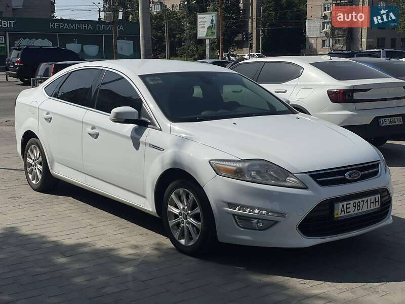 Седан Ford Mondeo 2011 в 