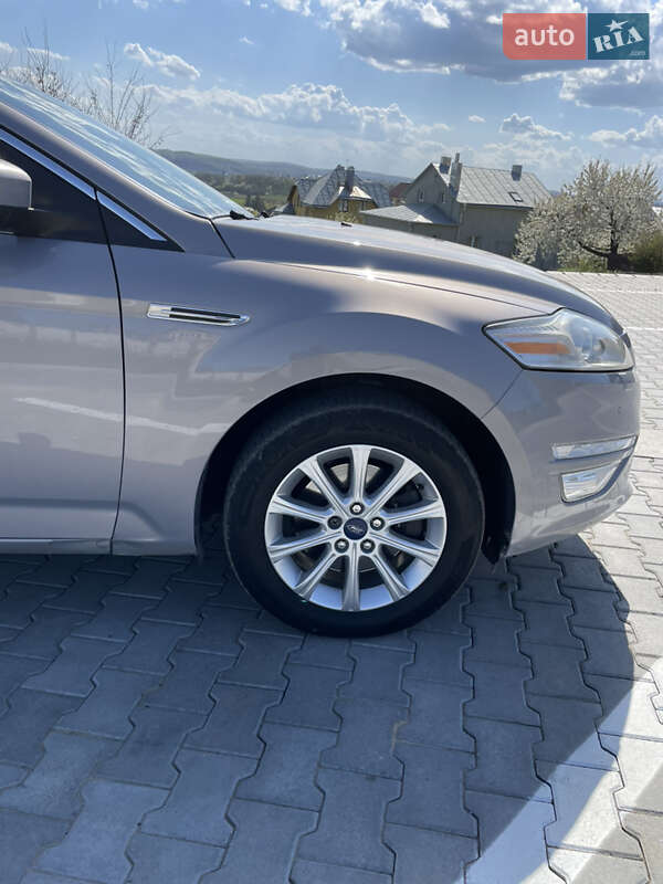 Седан Ford Mondeo 2010 в Чернівцях