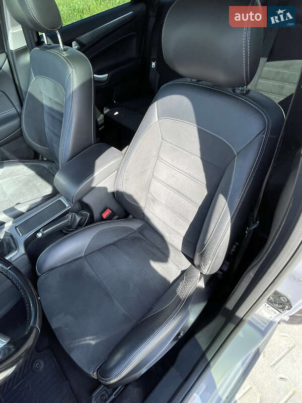 Седан Ford Mondeo 2010 в Чернівцях