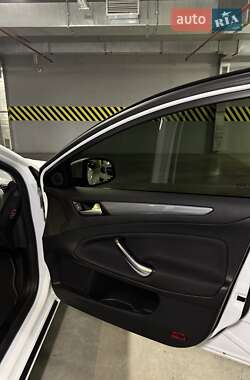 Лифтбек Ford Mondeo 2013 в 