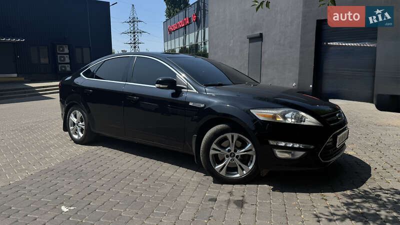 Седан Ford Mondeo 2013 в Ужгороді