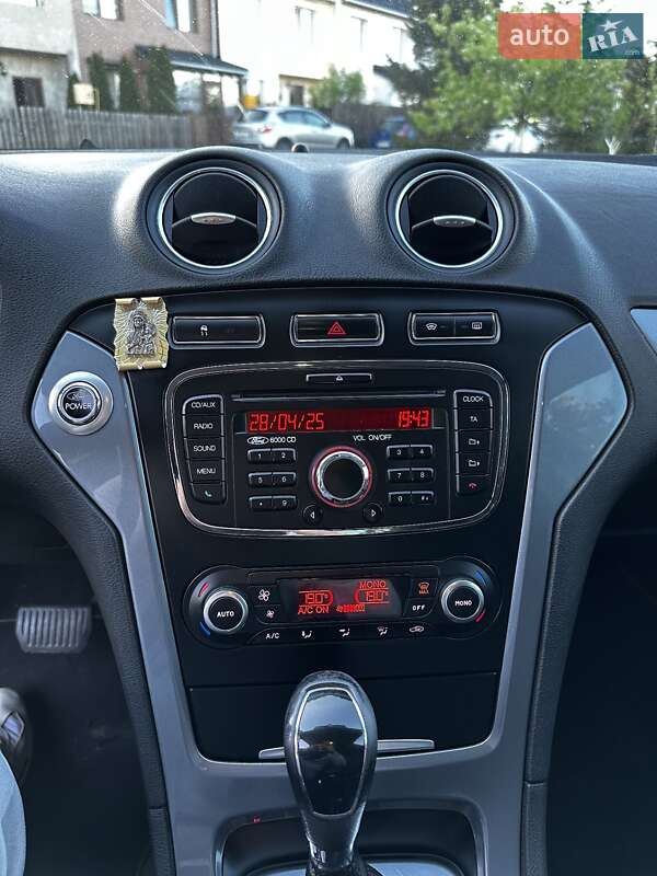Седан Ford Mondeo 2011 в Львове
