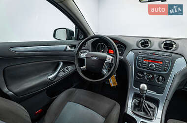 Седан Ford Mondeo 2012 в 