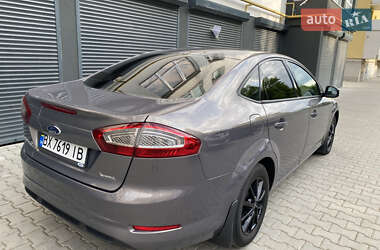 Седан Ford Mondeo 2011 в 