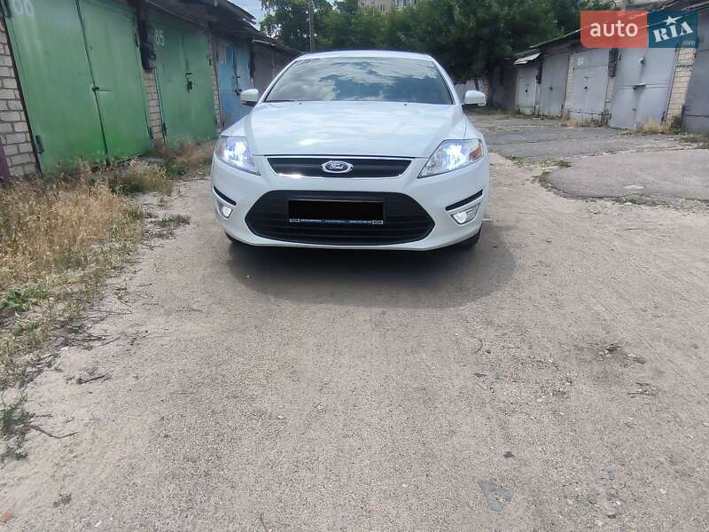 Седан Ford Mondeo 2011 в 