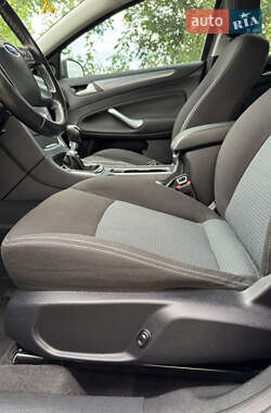 Лифтбек Ford Mondeo 2013 в 