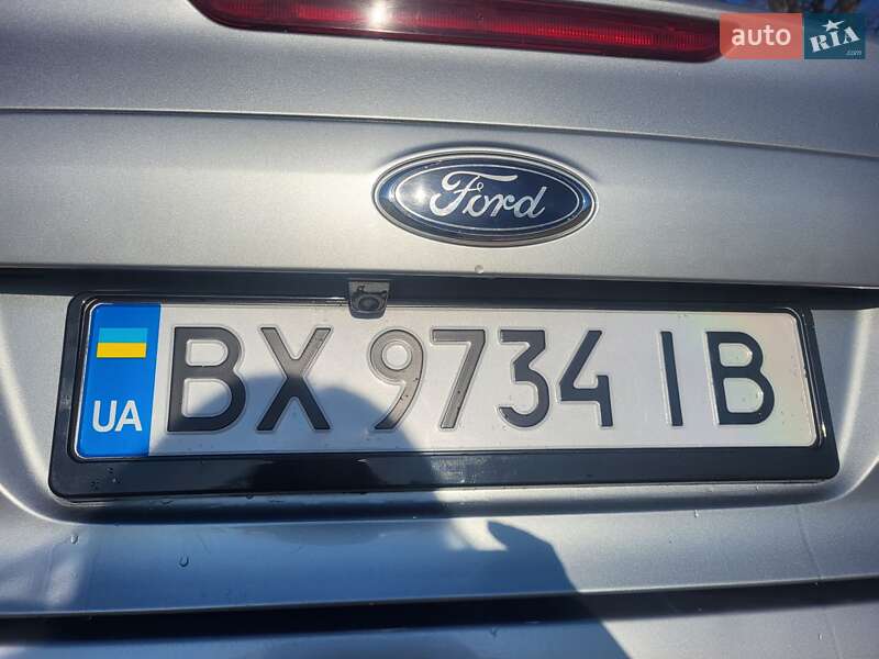 Седан Ford Mondeo 2012 в Деражне