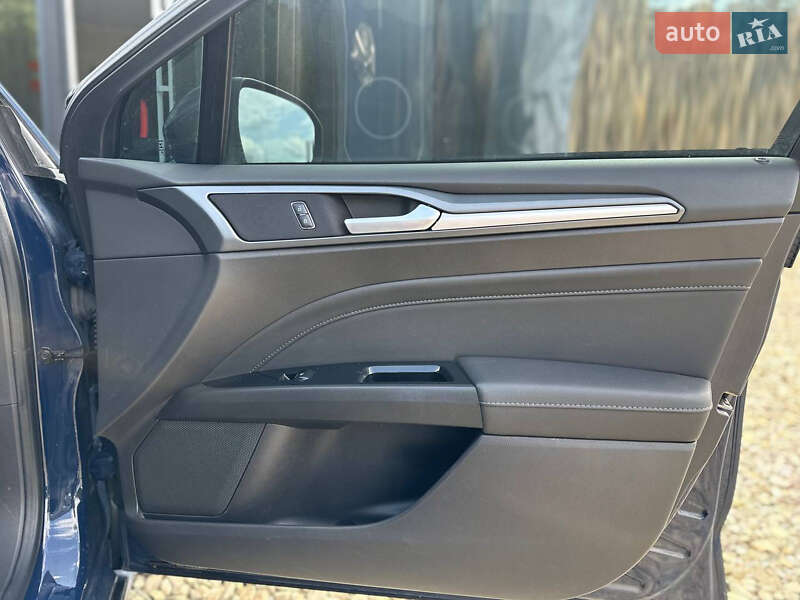 Седан Ford Mondeo 2016 в Львове