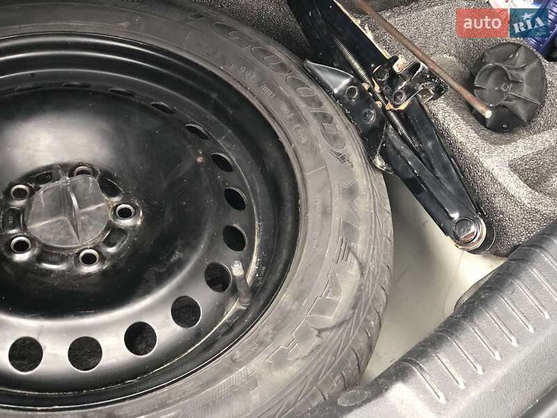 Седан Ford Mondeo 2012 в Дубно