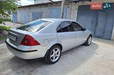 Лифтбек Ford Mondeo 2001 в 