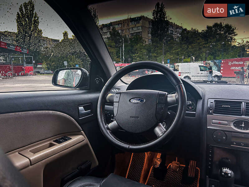 Седан Ford Mondeo 2003 в Киеве