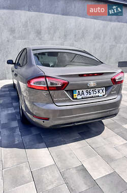 Седан Ford Mondeo 2011 в 