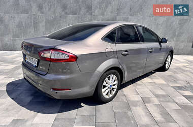 Седан Ford Mondeo 2011 в 
