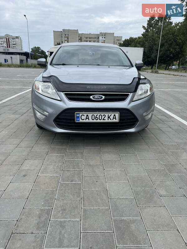 Седан Ford Mondeo 2012 в 