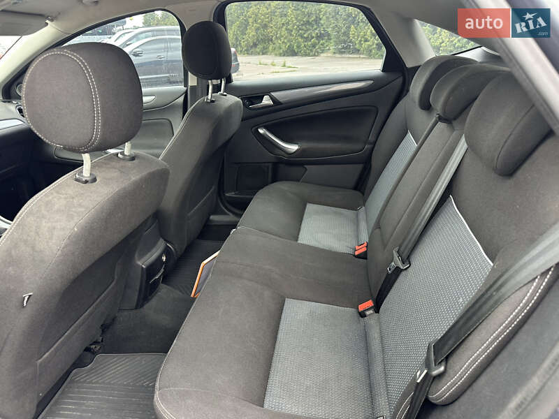 Лифтбек Ford Mondeo 2012 в Львове