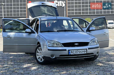 Лифтбек Ford Mondeo 2000 в 