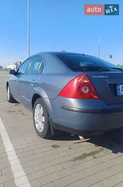 Лифтбек Ford Mondeo 2001 в 