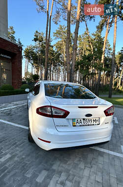 Седан Ford Mondeo 2012 в 