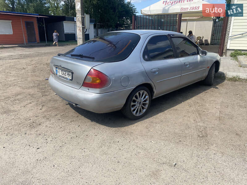 Лифтбек Ford Mondeo 2000 в Вышгороде