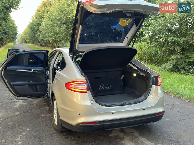 Лифтбек Ford Mondeo 2016 в Ровно