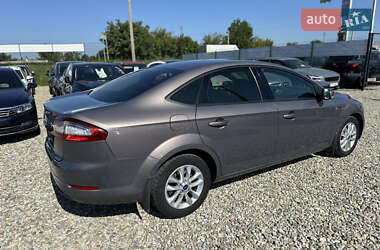 Седан Ford Mondeo 2012 в 
