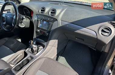 Седан Ford Mondeo 2012 в 