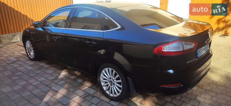 Седан Ford Mondeo 2011 в Стрию