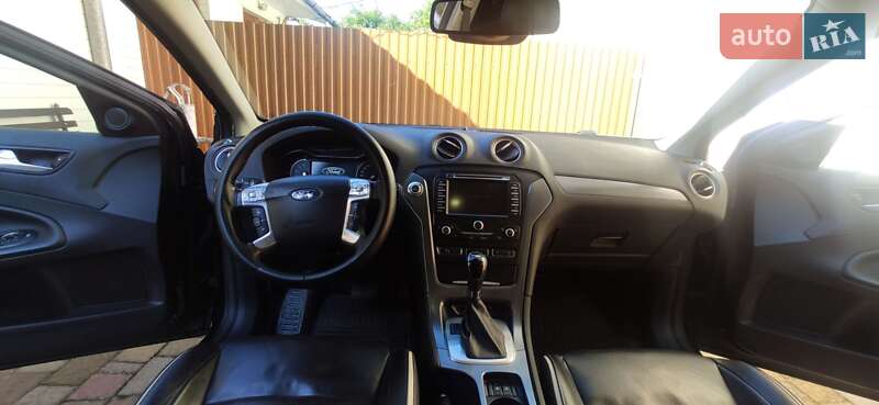 Седан Ford Mondeo 2011 в Стрию