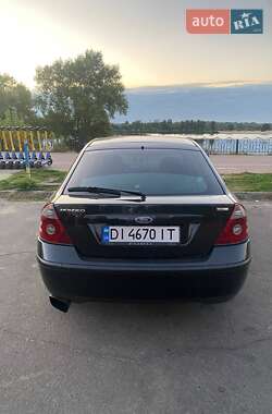 Лифтбек Ford Mondeo 2004 в 