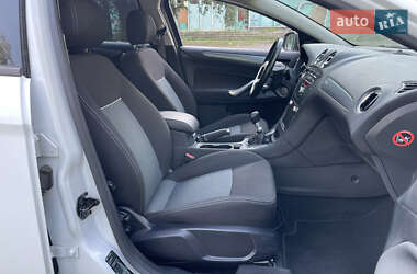 Седан Ford Mondeo 2012 в 